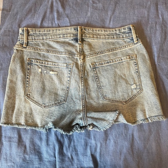 Old Navy High-waisted Distressed Jean shorts - Picture 4 of 8